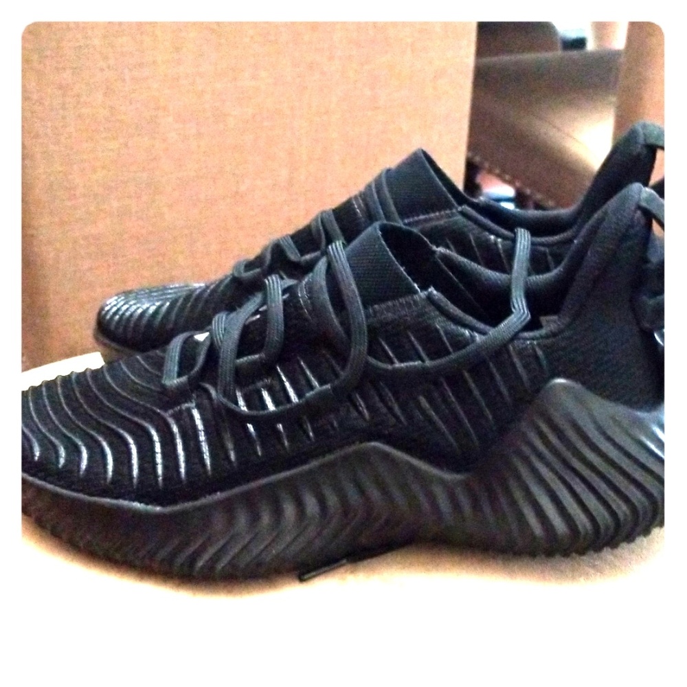 Adidas mens sneaker. Brand new